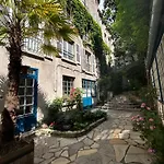 Studio Entierement Renove Donnant Sur Jardin Arbore Dans Le Calme Absolu