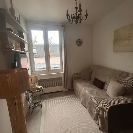 Apartment Entierement Renove Donnant Sur Jardin Arbore Dans Le Calme Absolu Paris