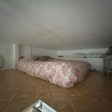 Entierement Renove Donnant Sur Jardin Arbore Dans Le Calme Absolu *