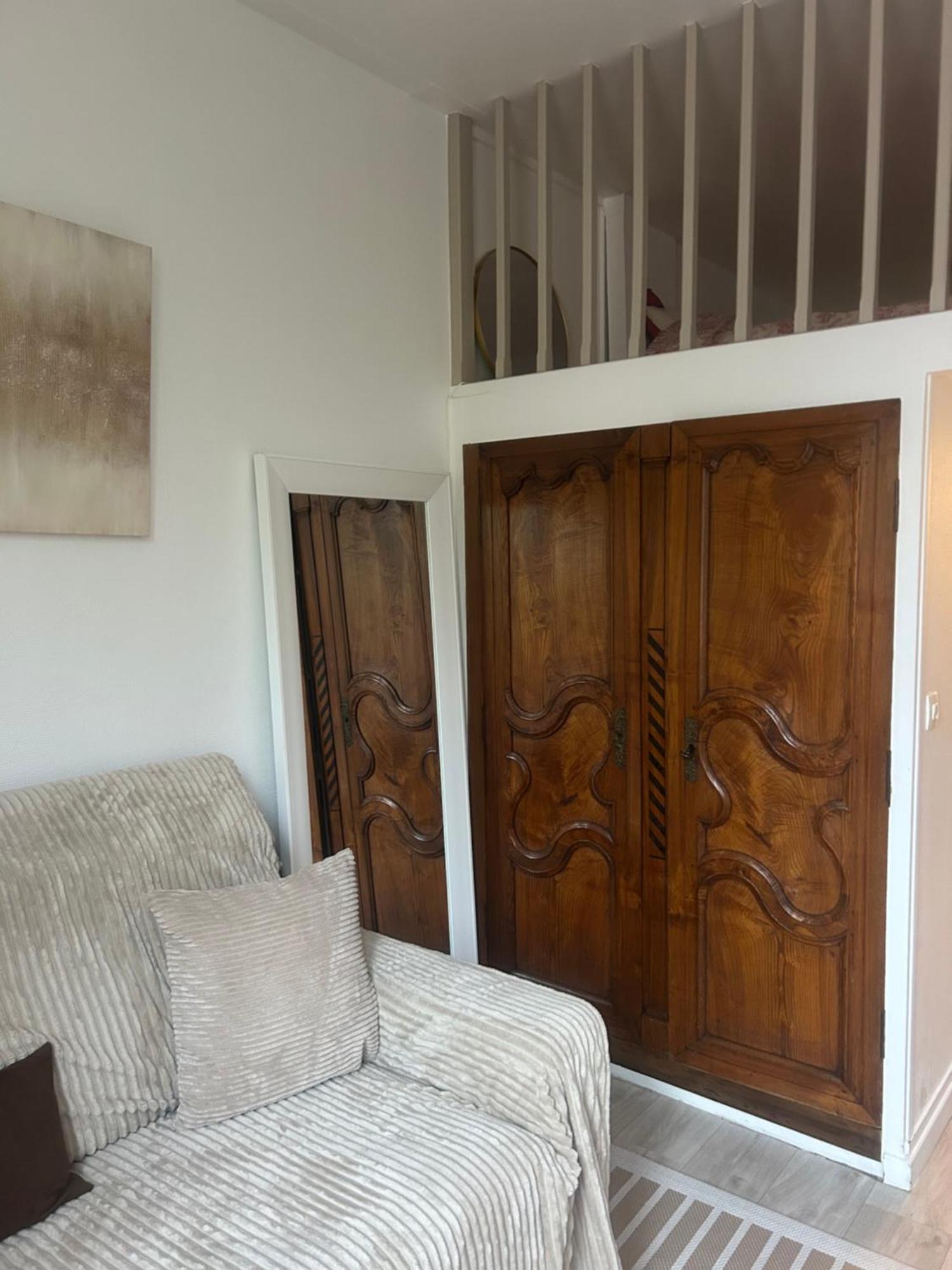 Apartment Entierement Renove Donnant Sur Jardin Arbore Dans Le Calme Absolu Paris